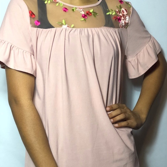 Tops - Light pink floral top
